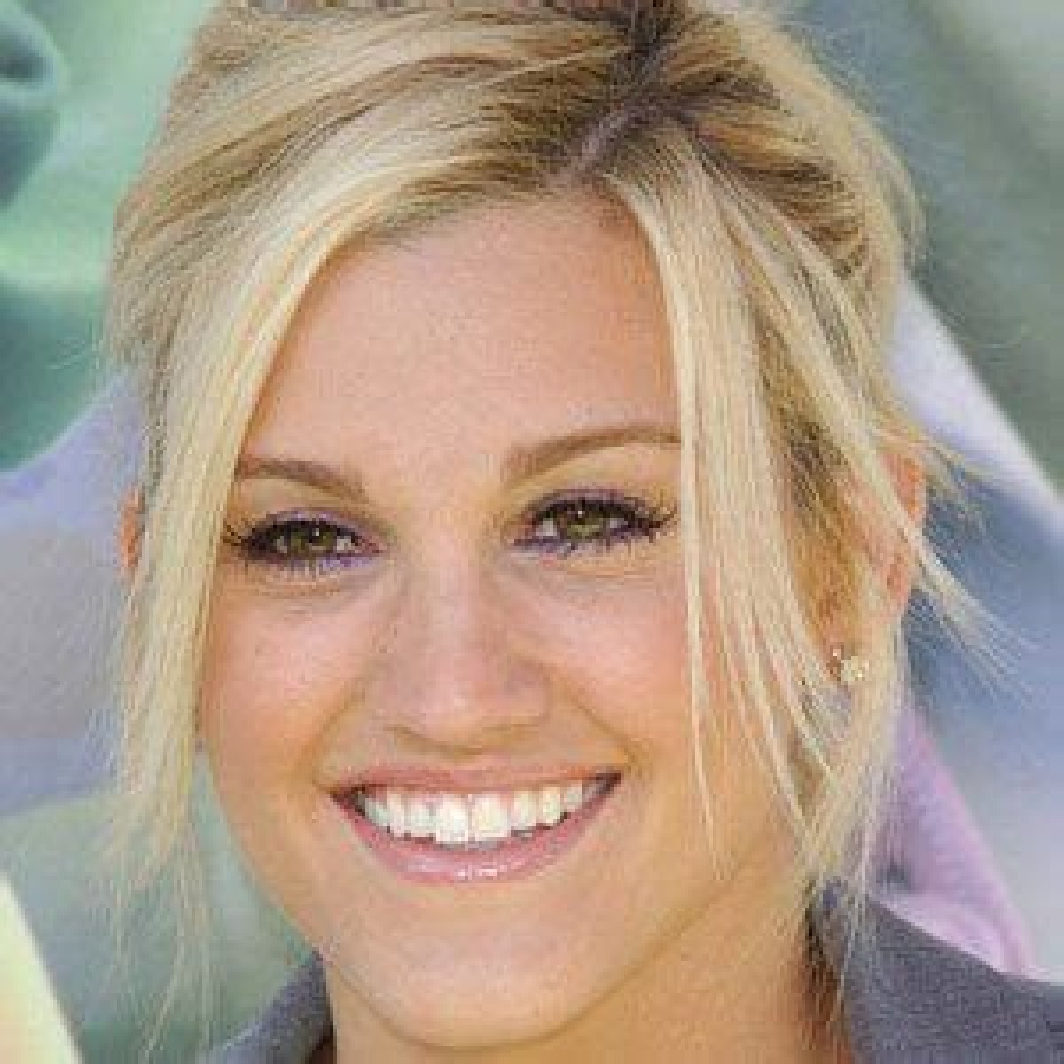 Ashley Roberts - CelebNetWorth