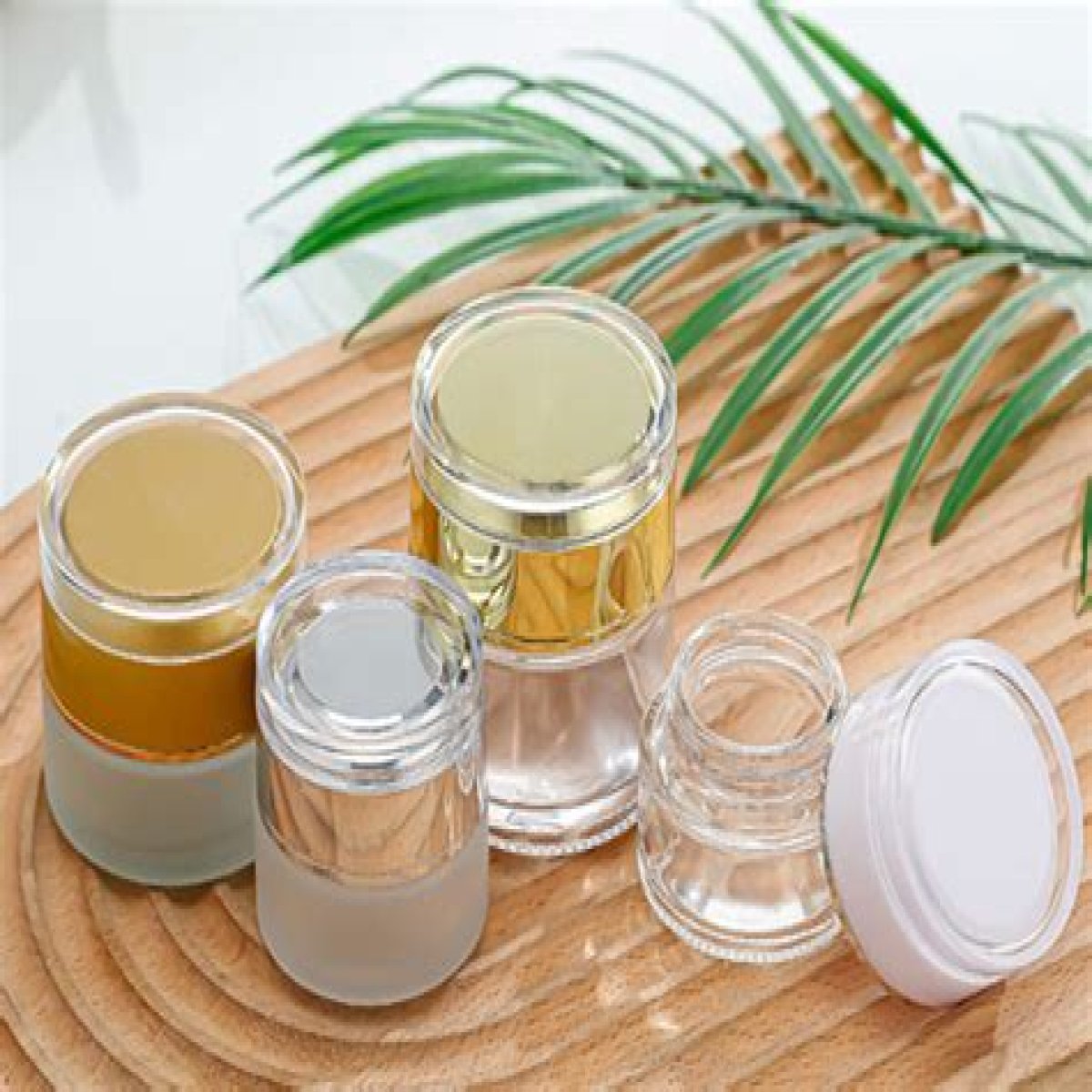 Cover for an eye cream jar