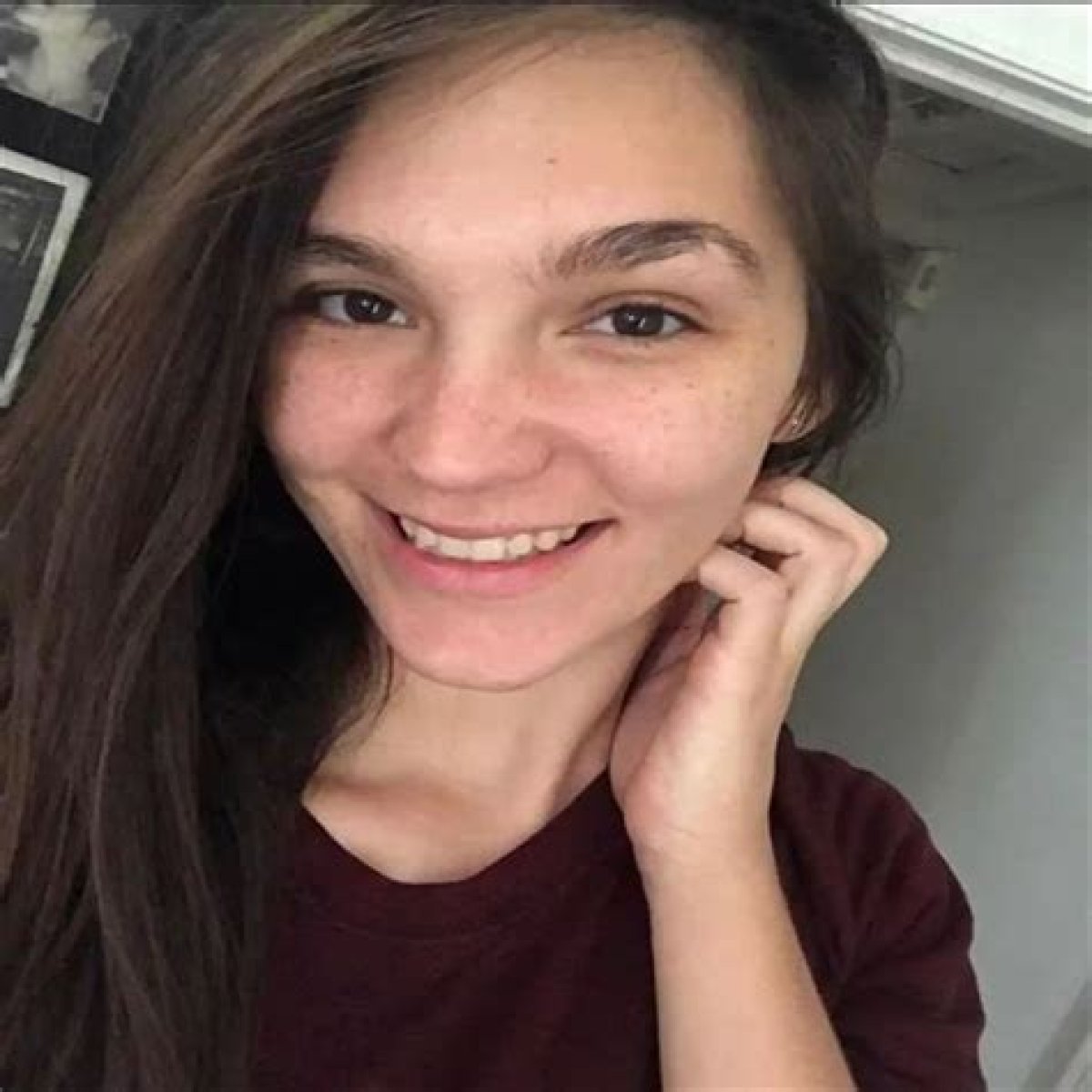 Holly Lewis Biography, Age, Height, Husband, Net Worth, Family