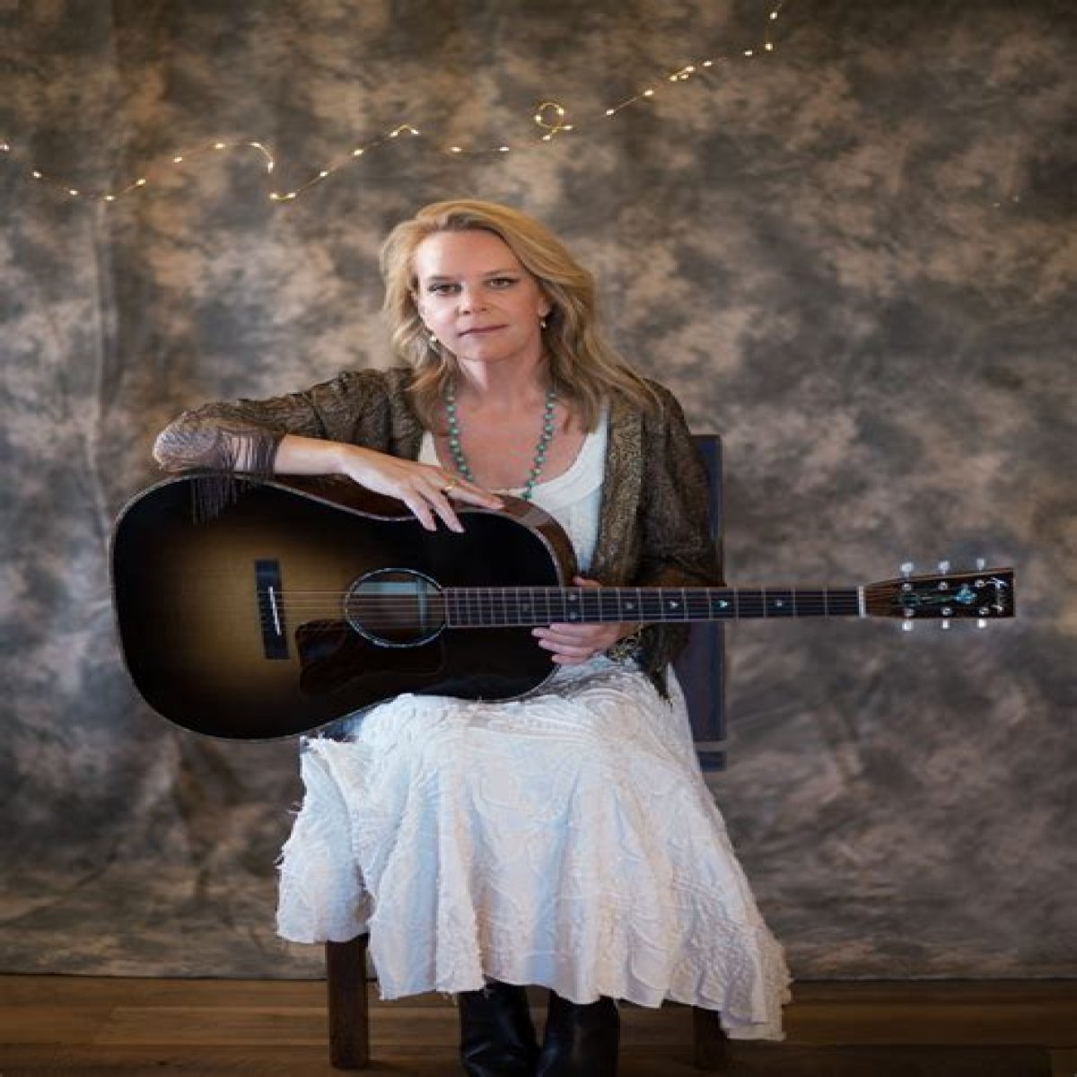 
How Much Money Does Mary Chapin Carpenter Make? Latest Income Salary
