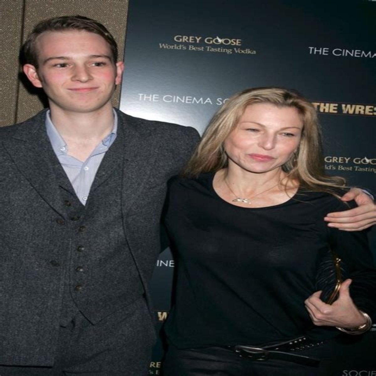 
How Much Money Does Tatum O'neal Make? Latest Income Salary
