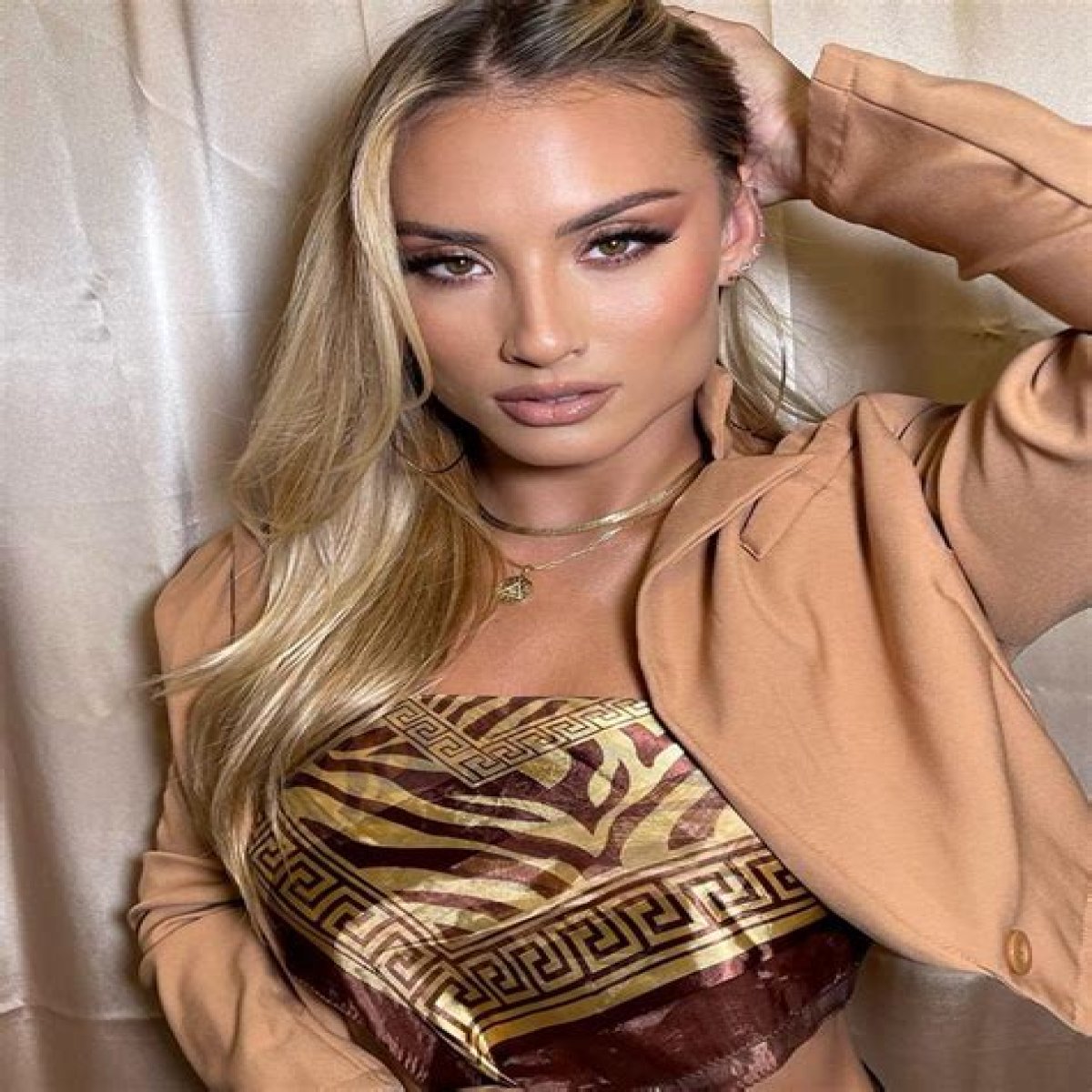Montana Tucker: Singer, Family, Boyfriend, and Net Worth